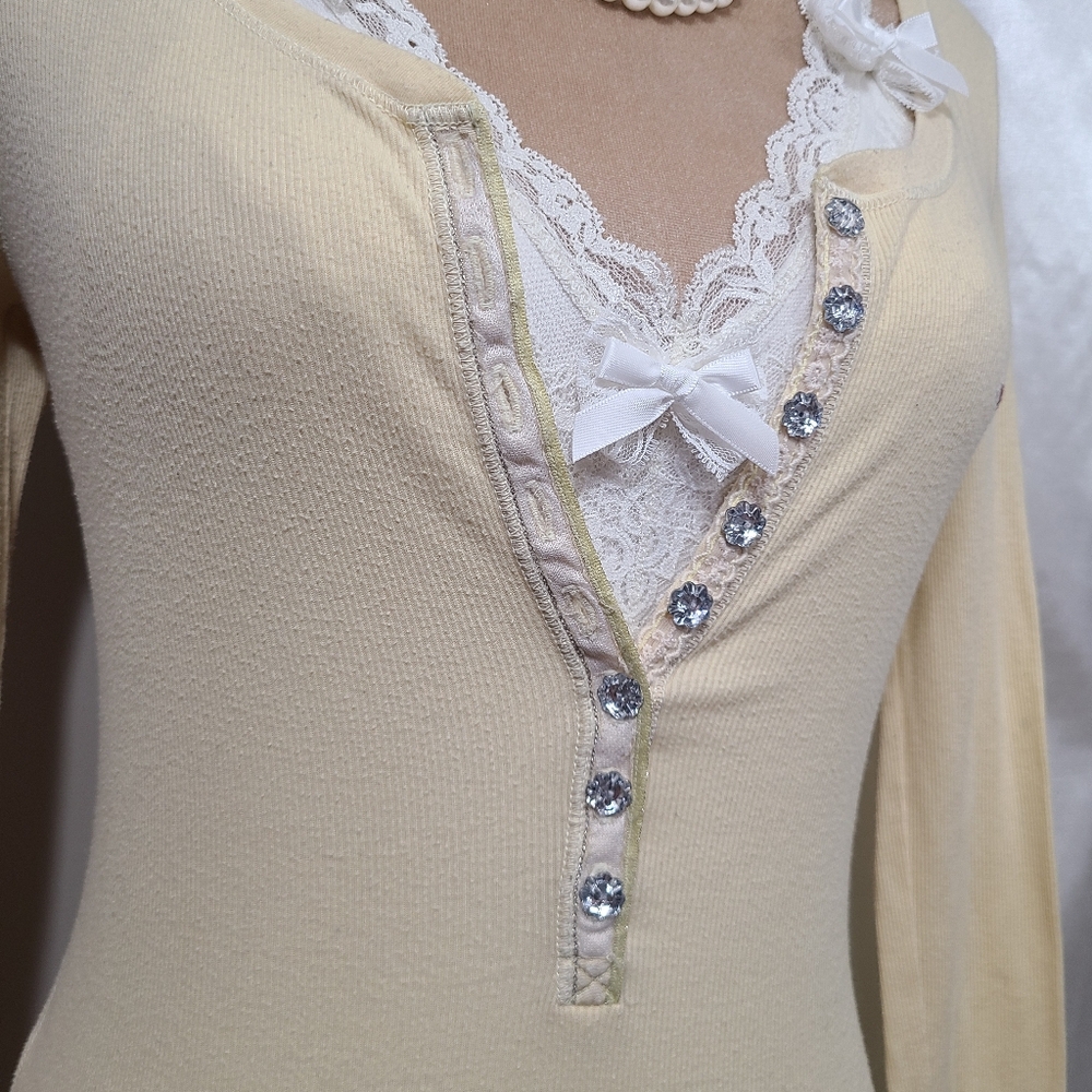 ♡ Y2K ♡ Hollister Butter Yellow Blingy Button Henley Long Sleeve Top - Picture 10 of 13